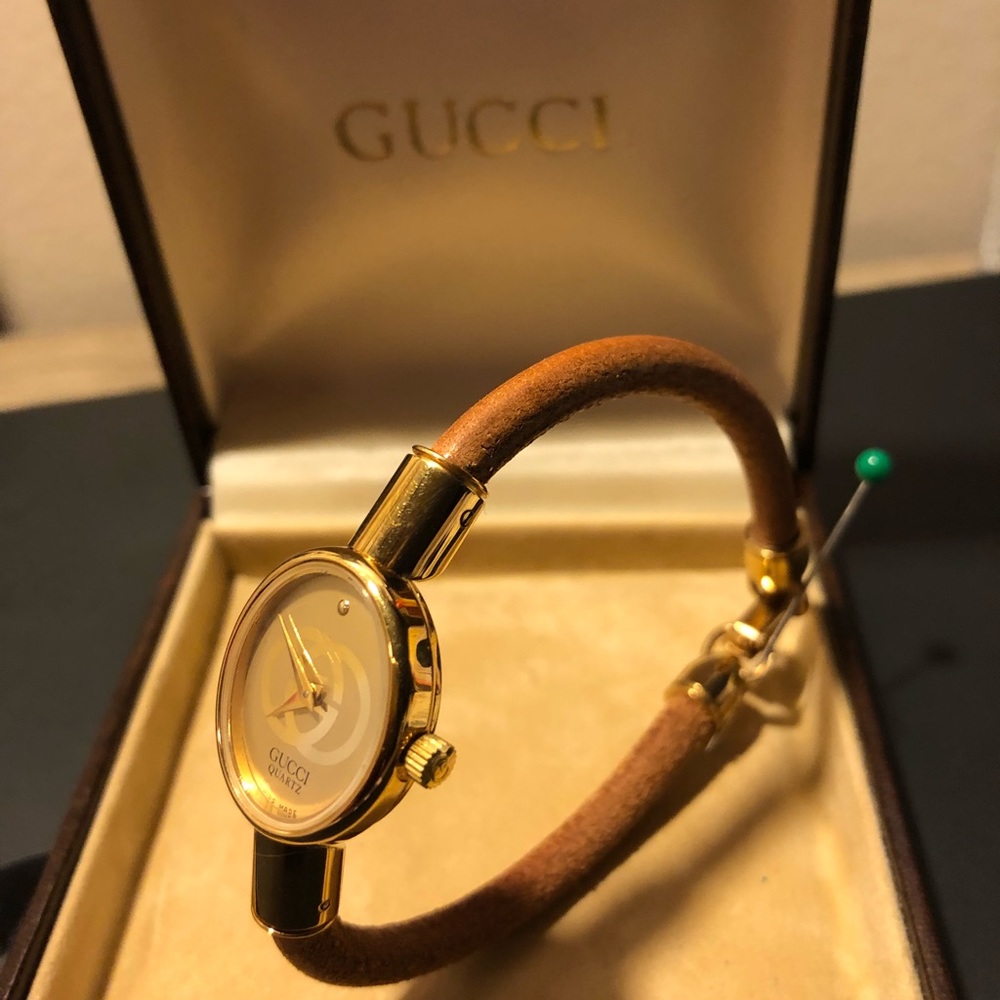 Gucci watch women gold, rolled leather band